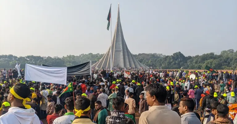 বিজয় দিবসে স্মৃতিসৌধে জনতার ঢল